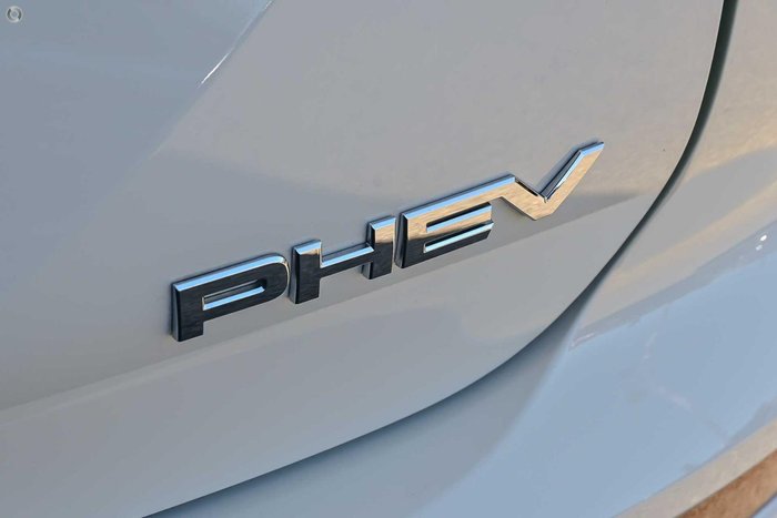 2025 Mitsubishi Outlander PHEV ES ZM MY24 AWD White
