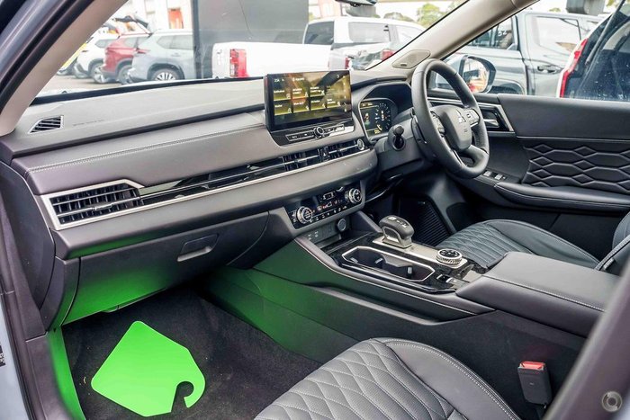 2025 Mitsubishi Outlander Exceed