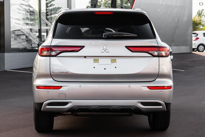 2025 Mitsubishi Outlander LS ZM MY24 Sterling Silver