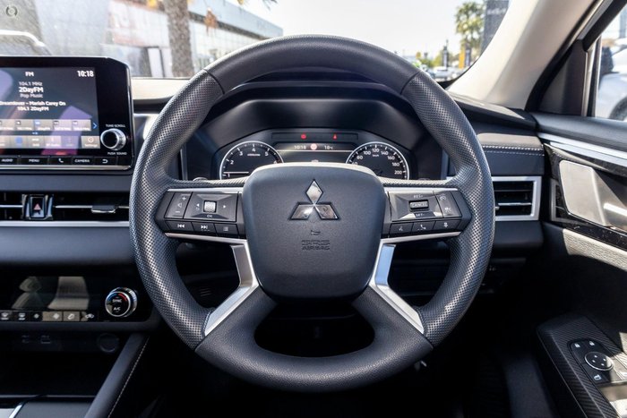 2025 Mitsubishi Outlander ES ZM MY24 White Diamond