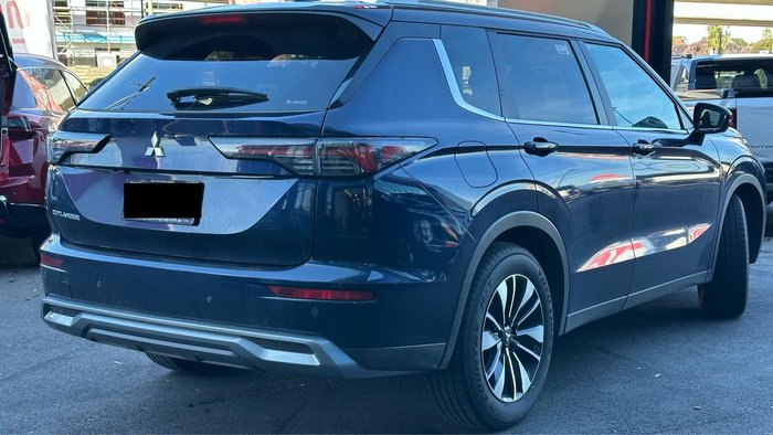 2025 Mitsubishi Outlander LS