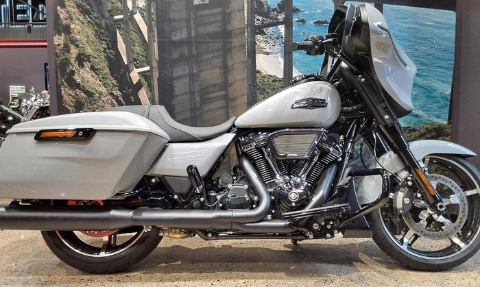 2025 Harley-Davidson Street Glide 117 (FLHX) Touring