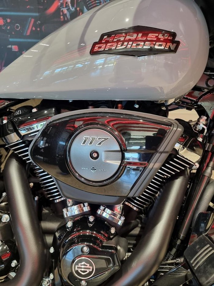 2025 Harley-Davidson Street Glide 117 (FLHX) Touring