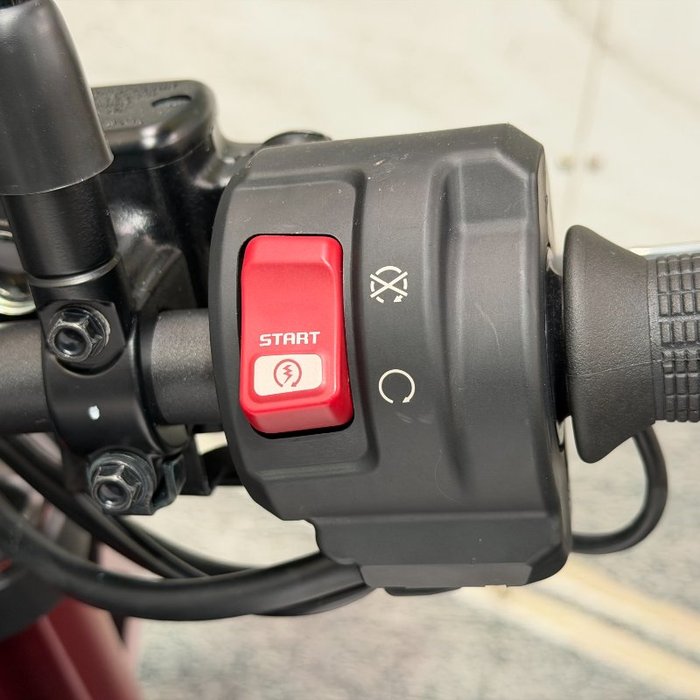 2023 Honda 2023 Honda NAKED CB750 (Hornet) White