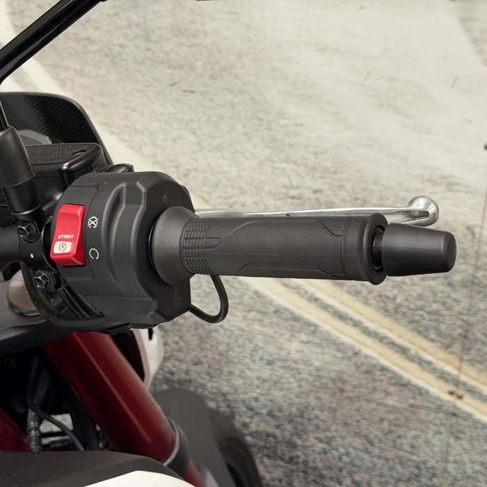 2023 Honda 2023 Honda NAKED CB750 (Hornet) White