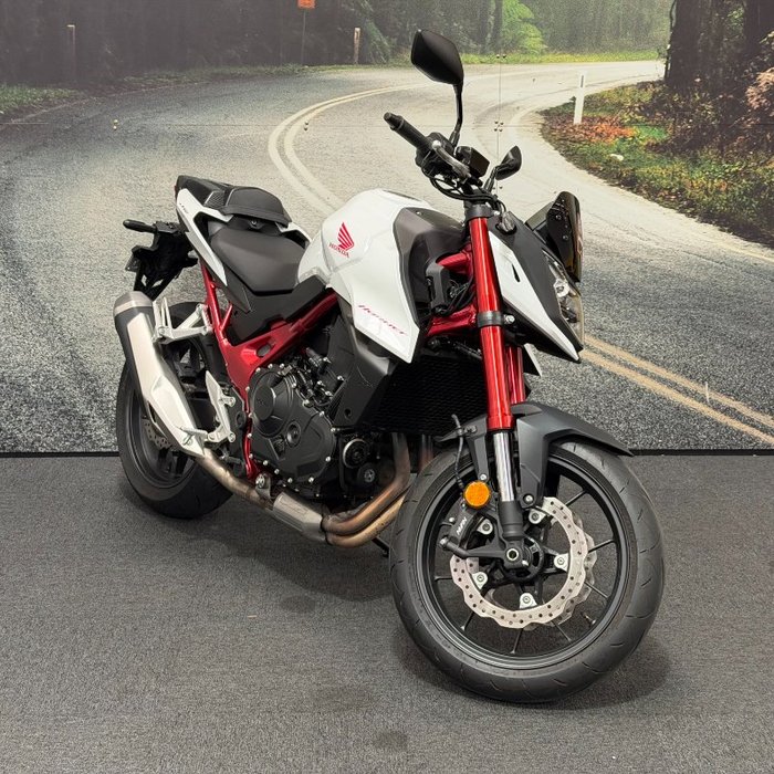 2023 Honda 2023 Honda NAKED CB750 (Hornet) White