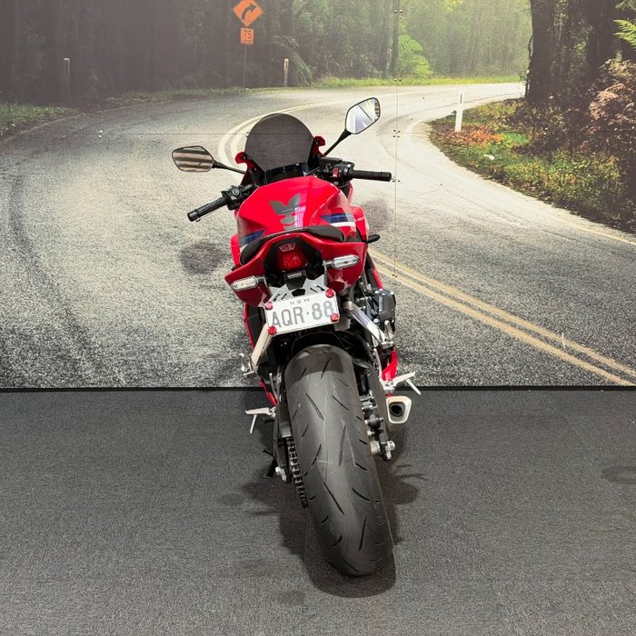 2025 Honda CBR650R Red