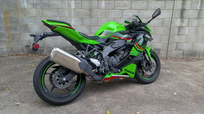 2024 Kawasaki NINJA 400 ZX-4RR KRT Green