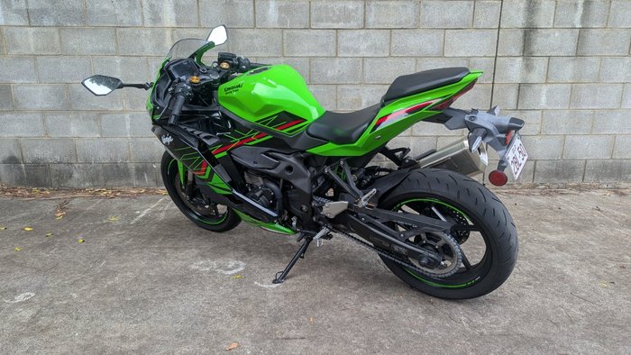2024 Kawasaki NINJA 400 ZX-4RR KRT Green