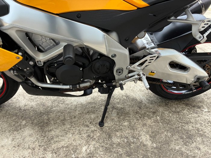 2012 APRILIA TUONO V4 R Yellow