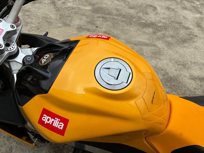 2012 APRILIA TUONO V4 R Yellow