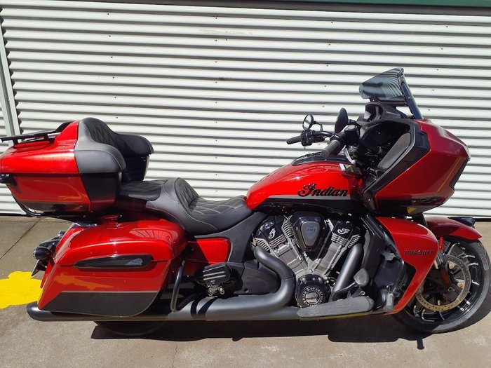 2022 Indian Pursuit Dark Horse Premium Pursuit Red