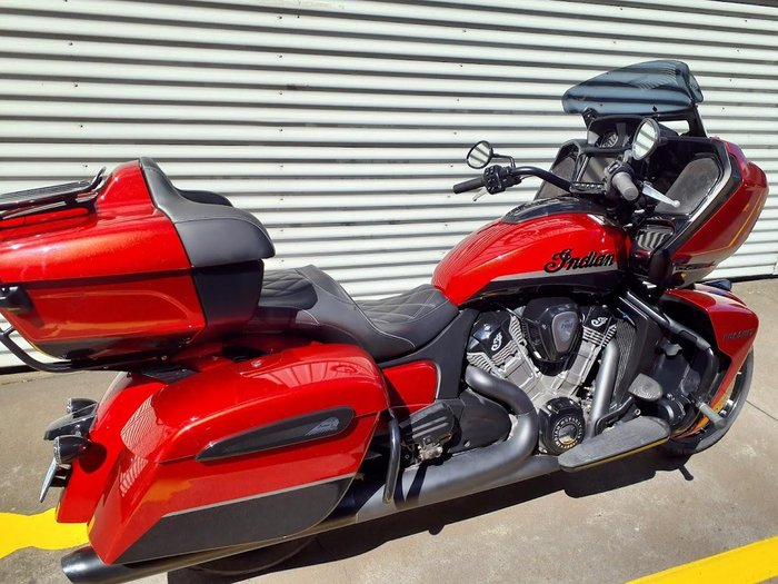 2022 Indian Pursuit Dark Horse Premium Pursuit Red