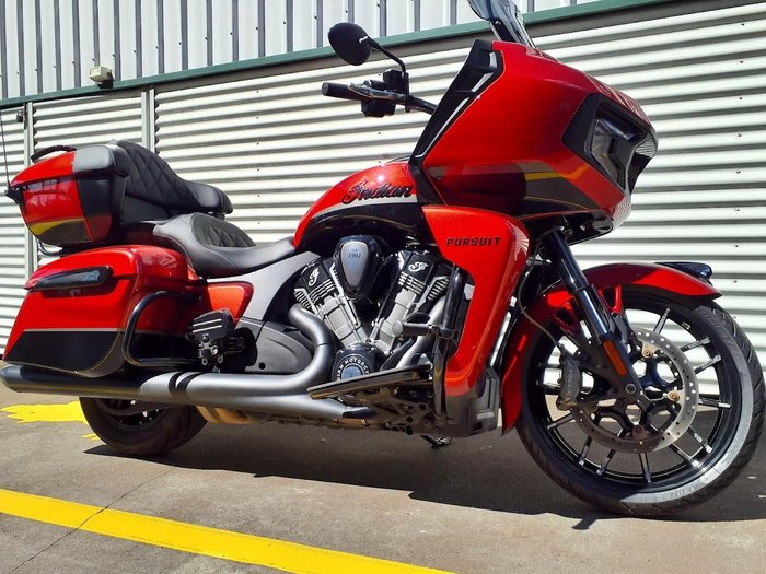 2022 Indian Pursuit Dark Horse Premium Pursuit Red