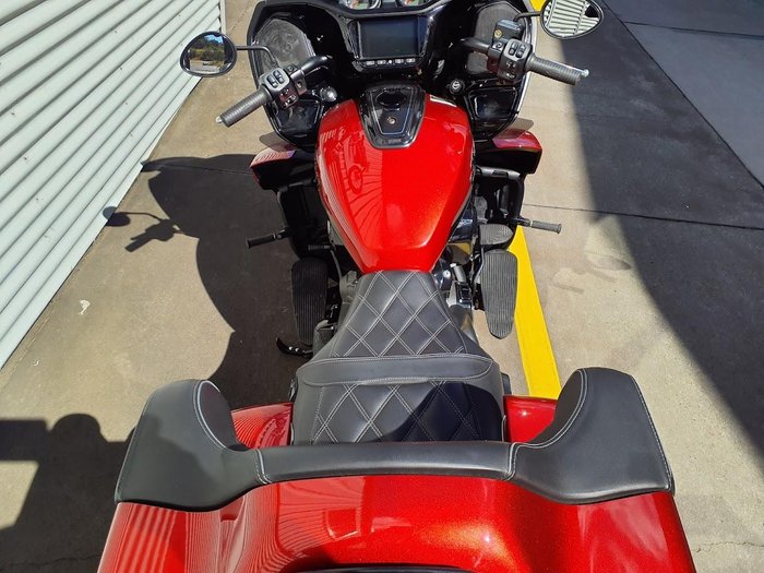 2022 Indian Pursuit Dark Horse Premium Pursuit Red