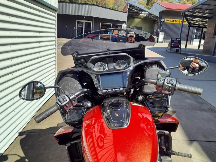 2022 Indian Pursuit Dark Horse Premium Pursuit Red