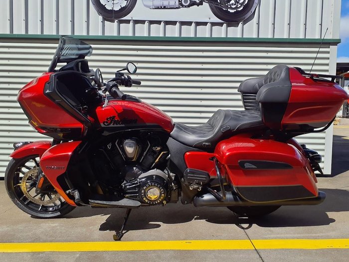 2022 Indian Pursuit Dark Horse Premium Pursuit Red