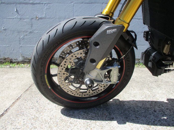 2017 DUCATI 939 HYPERMOTARD RED