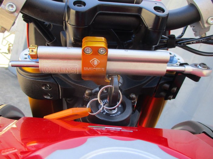 2017 DUCATI 939 HYPERMOTARD RED