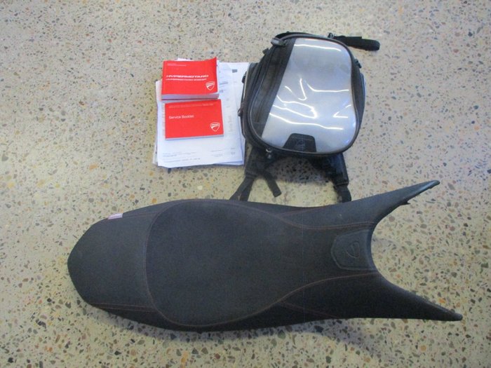 2017 DUCATI 939 HYPERMOTARD RED