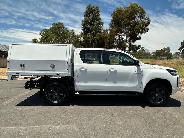 2024 Toyota Hilux SR 48V