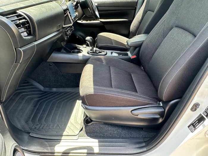 2024 Toyota Hilux SR 48V