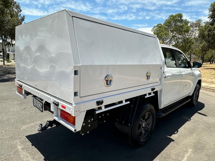 2024 Toyota Hilux SR 48V