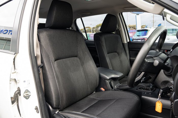 2022 Toyota Hilux SR