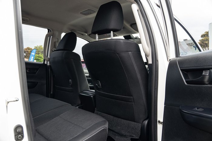 2022 Toyota Hilux SR