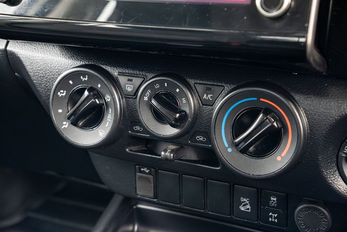 2022 Toyota Hilux SR