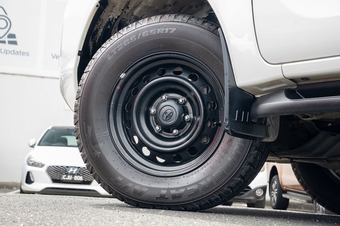 2022 Toyota Hilux SR