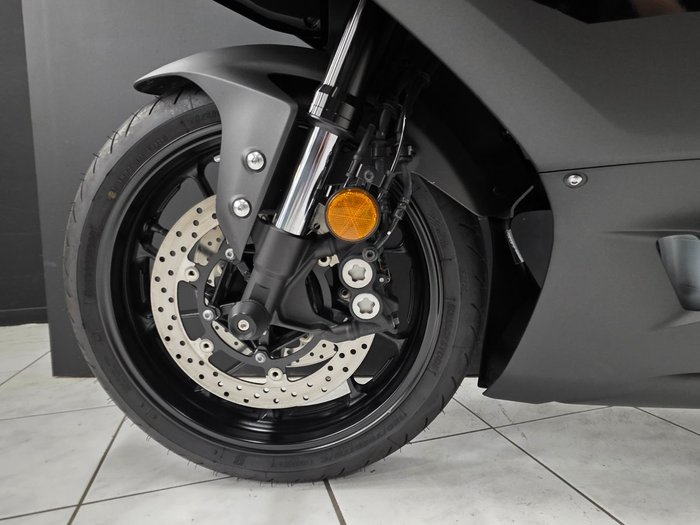 2024 Yamaha YZF-R7LA Black