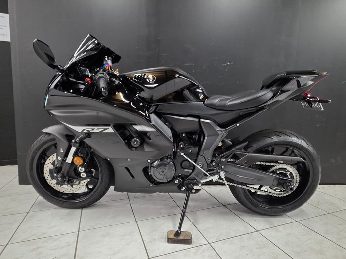 2024 Yamaha YZF-R7LA Black