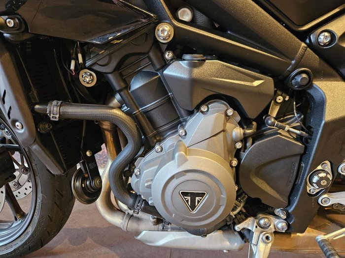 2018 Triumph Street Triple S 660 LAMS Street Triple Black