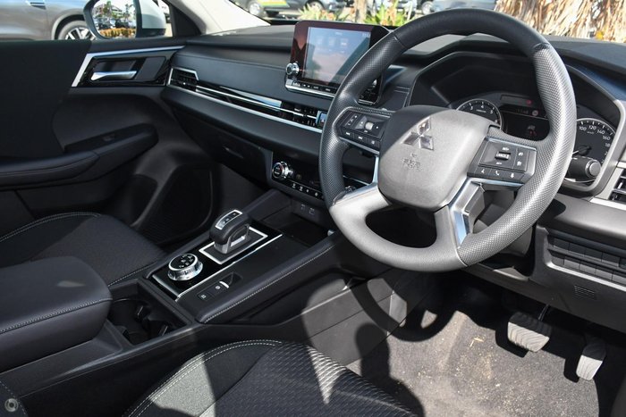 2025 Mitsubishi Outlander ES