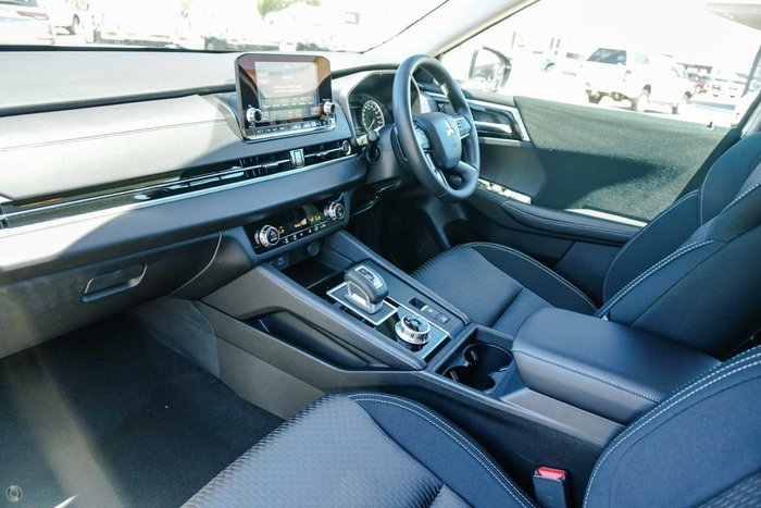 2025 Mitsubishi Outlander ES ZM MY24 White