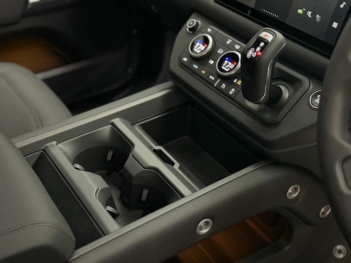 2024 Land Rover Defender 110 P400e X-Dynamic HSE