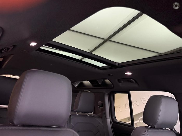 2024 Land Rover Defender 110 P400e X-Dynamic HSE