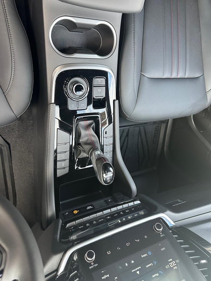 2025 Isuzu MU-X X-TERRAIN