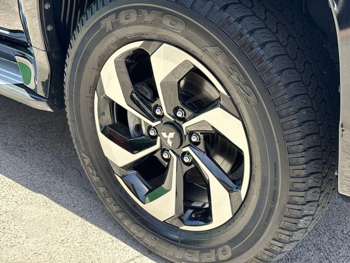 2024 Mitsubishi Pajero Sport GLS