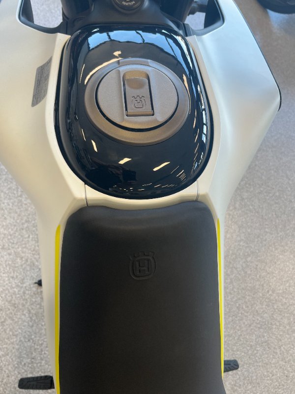 2022 HUSQVARNA VITPILEN 401