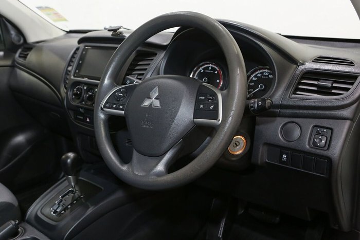 2022 Mitsubishi Triton GLX