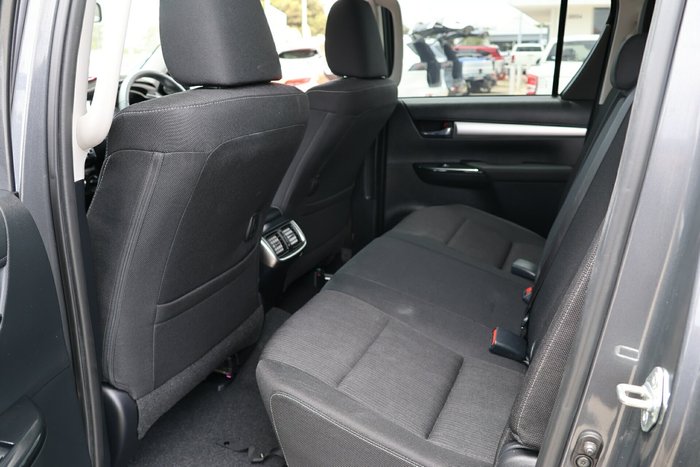 2022 Toyota Hilux SR5