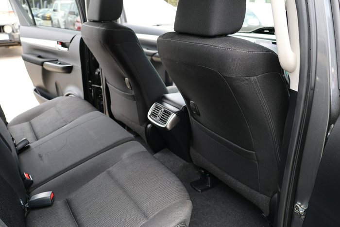 2022 Toyota Hilux SR5