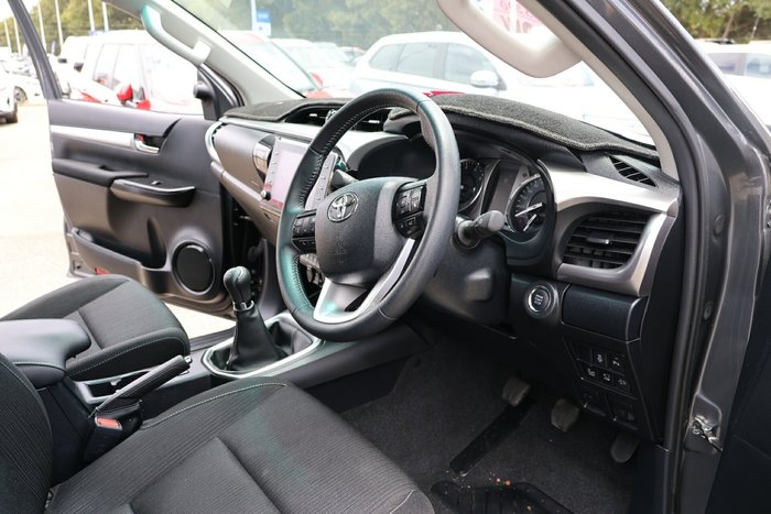 2022 Toyota Hilux SR5