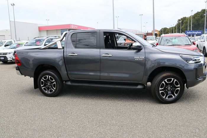 2022 Toyota Hilux SR5