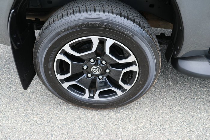 2022 Toyota Hilux SR5