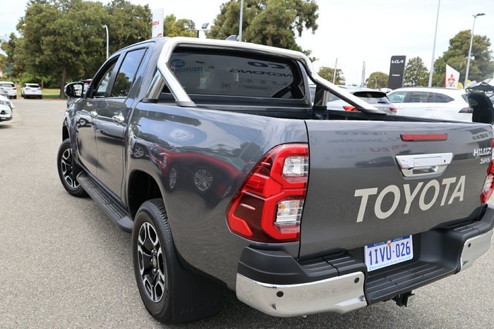 2022 Toyota Hilux SR5