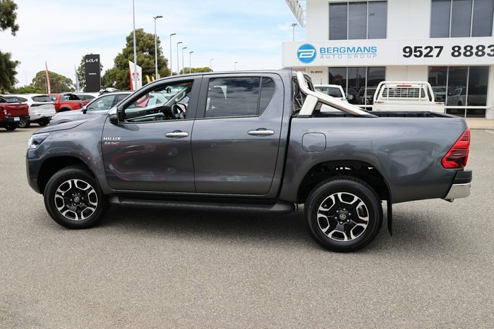 2022 Toyota Hilux SR5