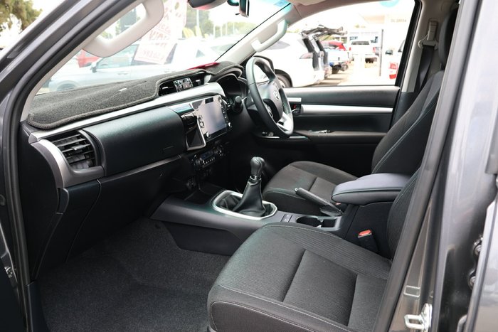 2022 Toyota Hilux SR5